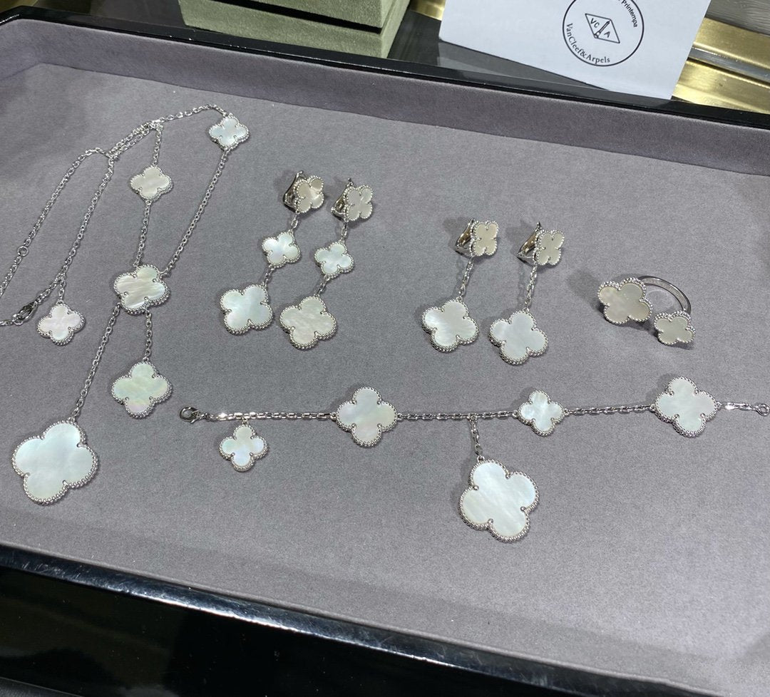 [Zalyn Jewelry ]CLOVER 5 MOTIF WHITE MOP SILVER BRACELET
