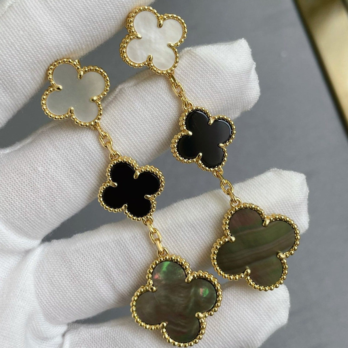 [Zalyn Jewelry ]CLOVER 3 MOTIF MOP ONYX DARK MOP PINK GOLD EARRINGS