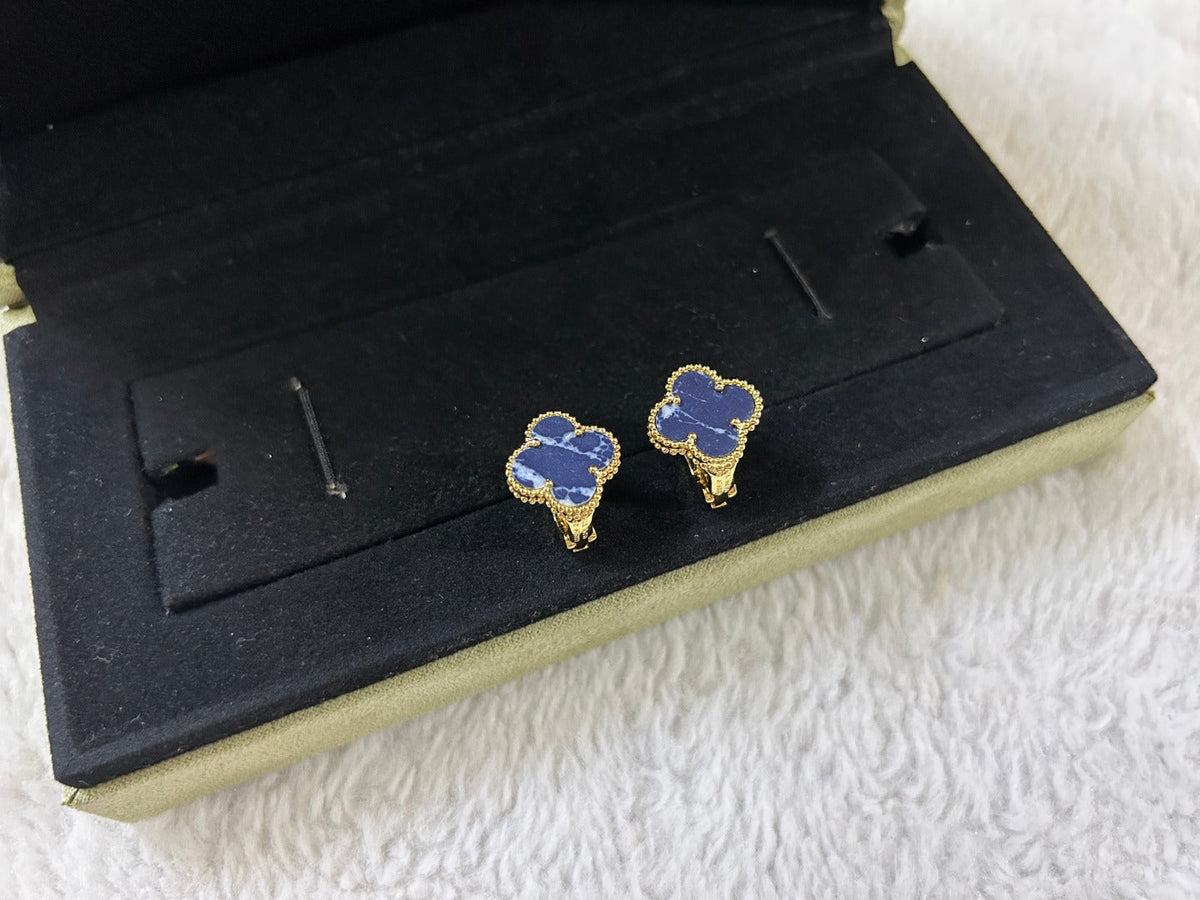 [Zalyn Jewelry ]CLOVER PIETERSITE MEDIUM STUD EARRINGS
