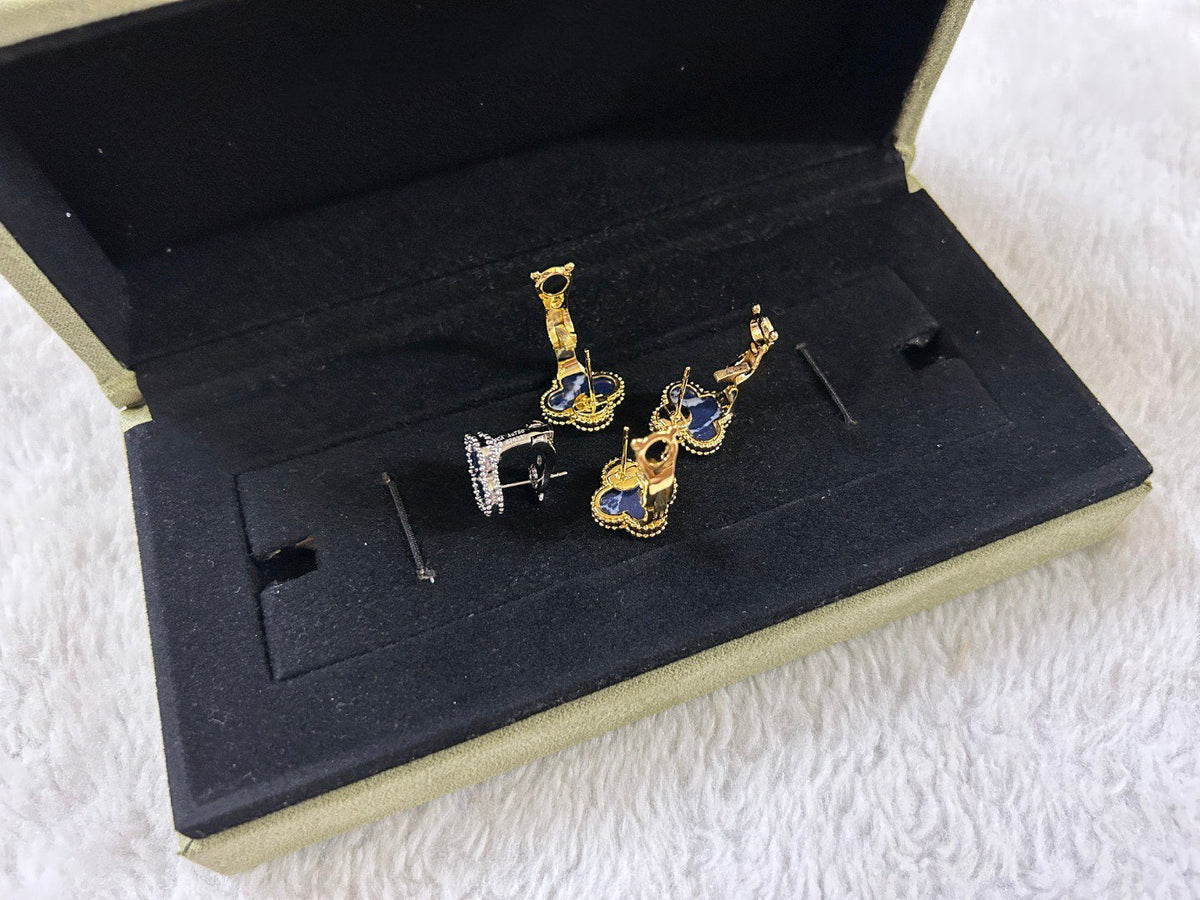 [Zalyn Jewelry ]CLOVER PIETERSITE MEDIUM STUD EARRINGS