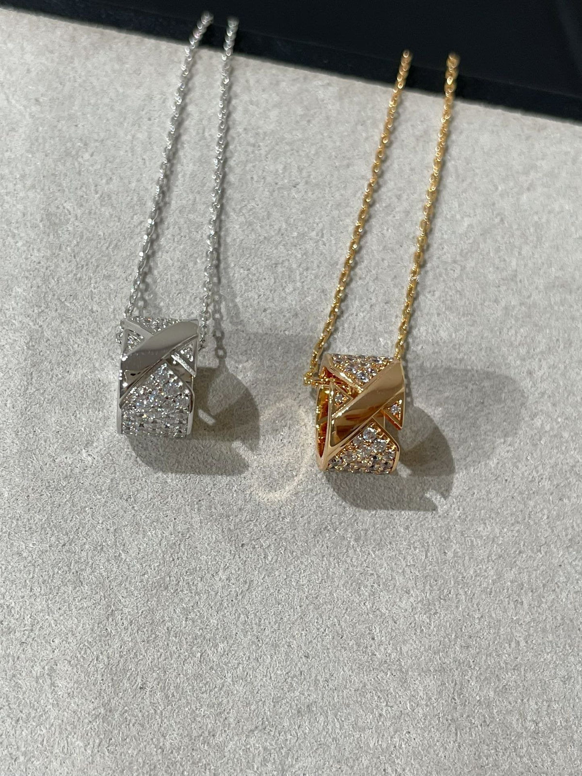 [Zalyn Jewelry ]LIENS EVIDENCE DIAMOND PAVED NECKLACE