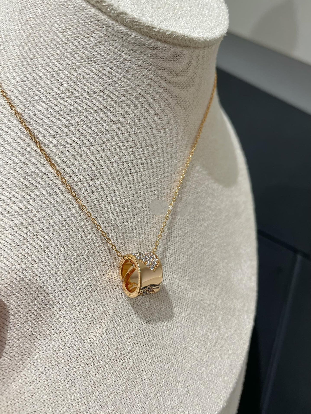 [Zalyn Jewelry ]LIENS EVIDENCE DIAMOND PAVED NECKLACE