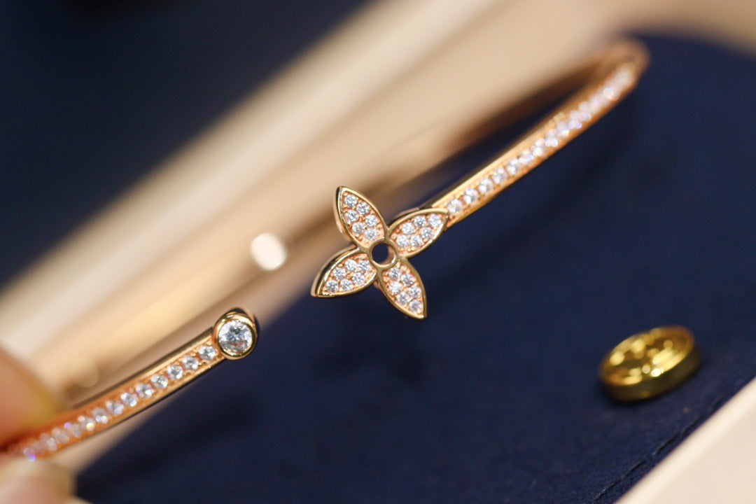 [Zalyn]IDYLLE ROSE GOLD OPEN BRACELET DIAMOND PAVED