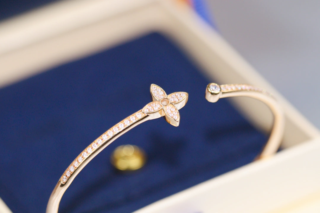 [Zalyn]IDYLLE ROSE GOLD OPEN BRACELET DIAMOND PAVED