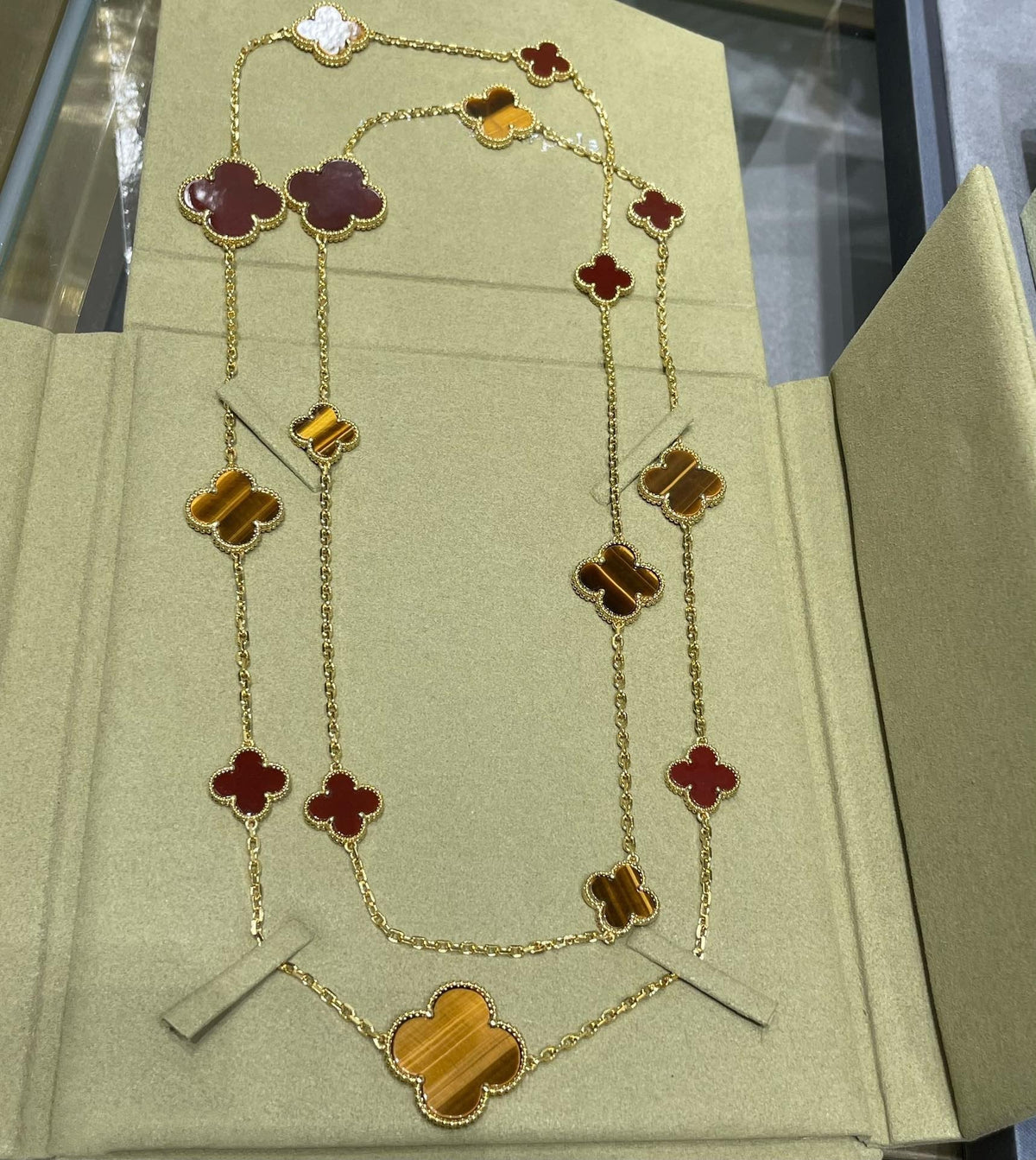 [Zalyn Jewelry ]CLOVER 16 MOTIF CARNELIAN TIGER EYE ROSE GOLD NECKLACE