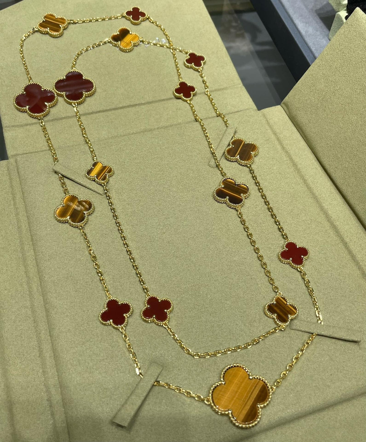 [Zalyn Jewelry ]CLOVER 16 MOTIF CARNELIAN TIGER EYE ROSE GOLD NECKLACE