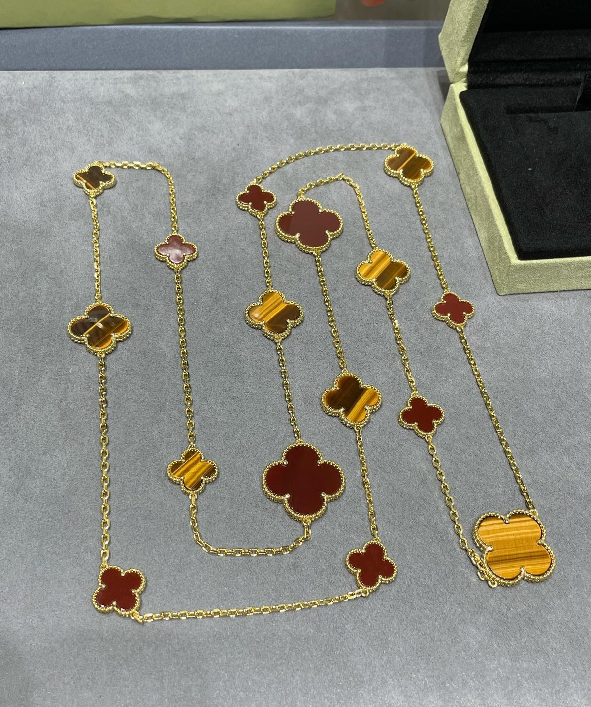 [Zalyn Jewelry ]CLOVER 16 MOTIF CARNELIAN TIGER EYE ROSE GOLD NECKLACE