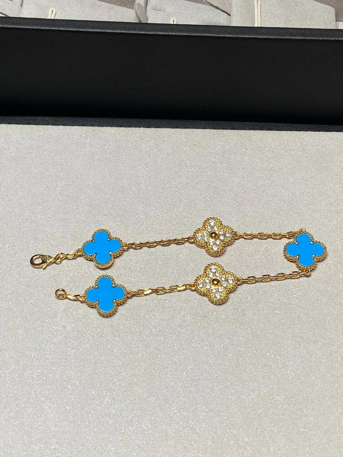 [Zalyn Jewelry ] CLOVER 5 MOTIF BLUE AGATE BRACELET COLLECTION