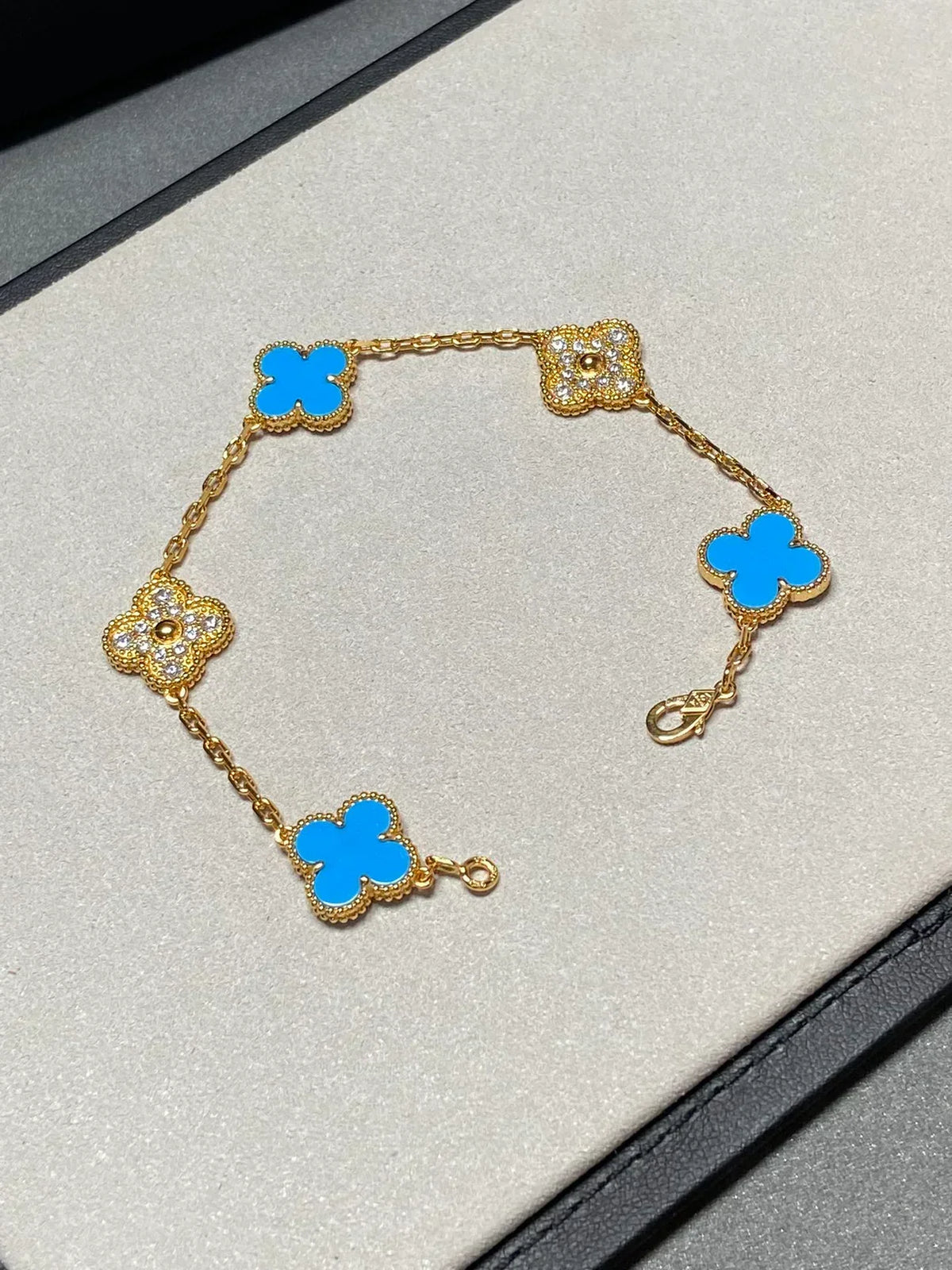 [Zalyn Jewelry ] CLOVER 5 MOTIF BLUE AGATE BRACELET COLLECTION