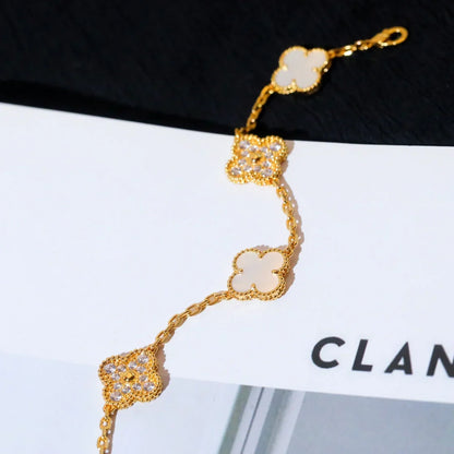 [Zalyn]LUCKY CLOVER 5-MOTIF BRACELET - WHITE MOTHER-OF-PEARL COLLECTION