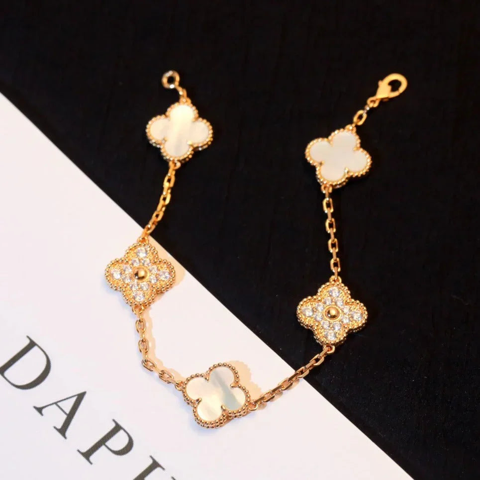 [Zalyn]LUCKY CLOVER 5-MOTIF BRACELET - WHITE MOTHER-OF-PEARL COLLECTION