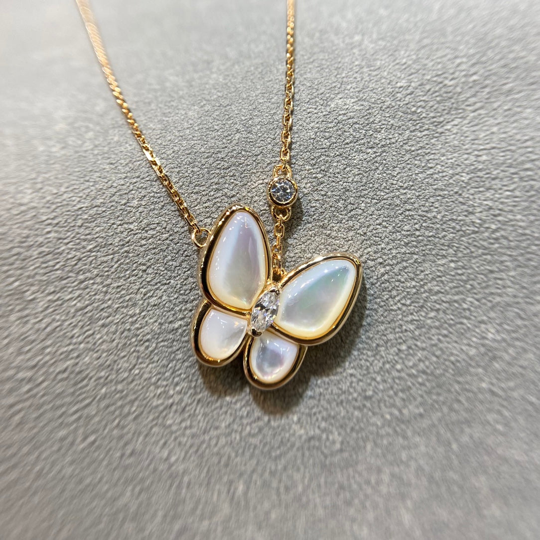 [Zalyn Jewelry ]BUTTERFLY MOP DIAMOND NECKLACE