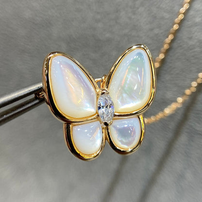 [Zalyn Jewelry ]BUTTERFLY MOP DIAMOND NECKLACE