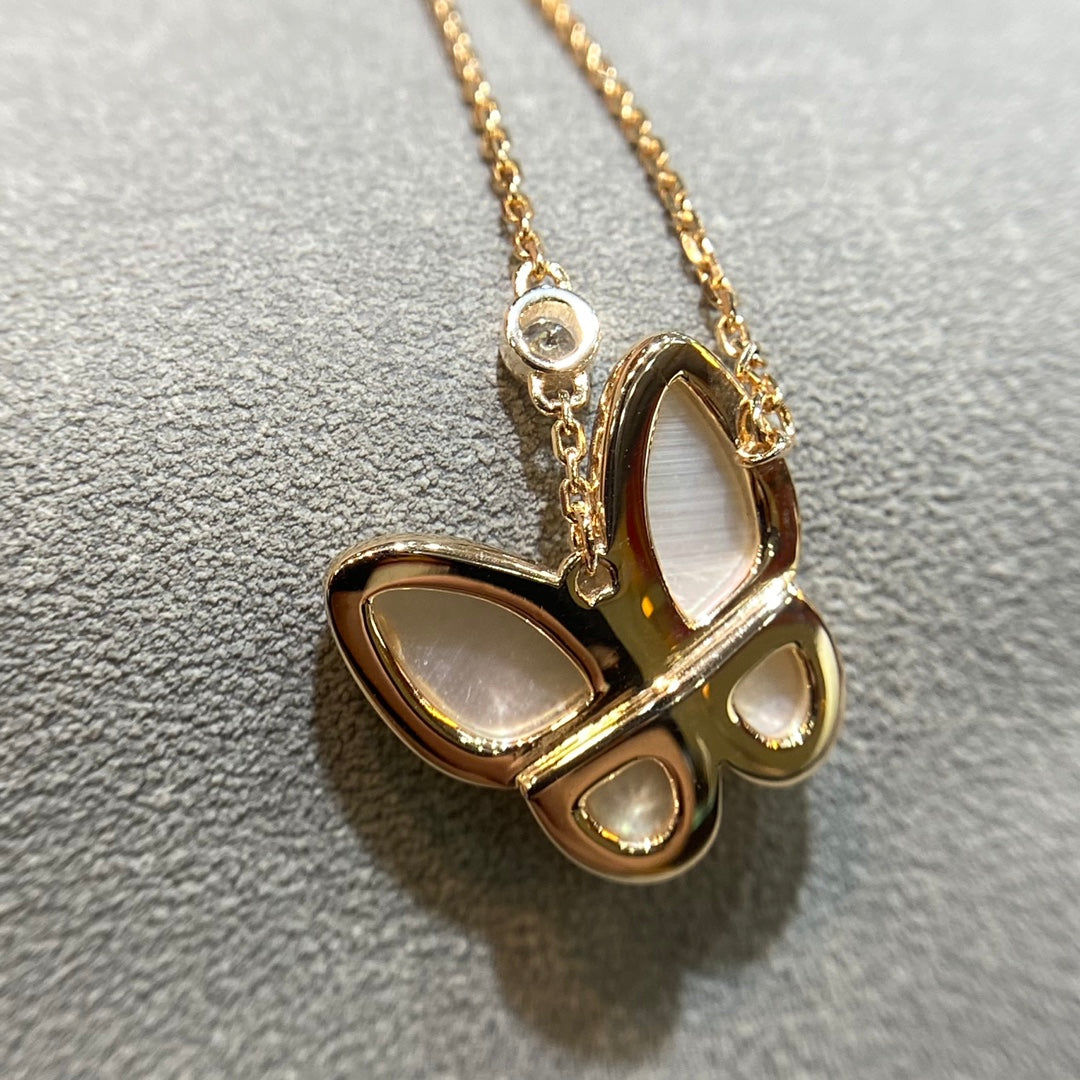 [Zalyn Jewelry ]BUTTERFLY MOP DIAMOND NECKLACE