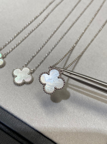 [Zalyn Jewelry ]CLOVER MEDIUM SILVER WHITE MOP NECKLACE