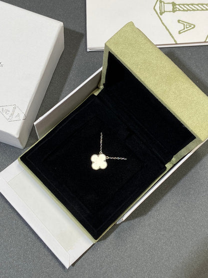 [Zalyn Jewelry ]CLOVER MEDIUM SILVER WHITE MOP NECKLACE