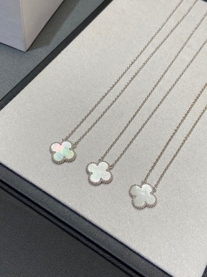[Zalyn Jewelry ]CLOVER MEDIUM SILVER WHITE MOP NECKLACE