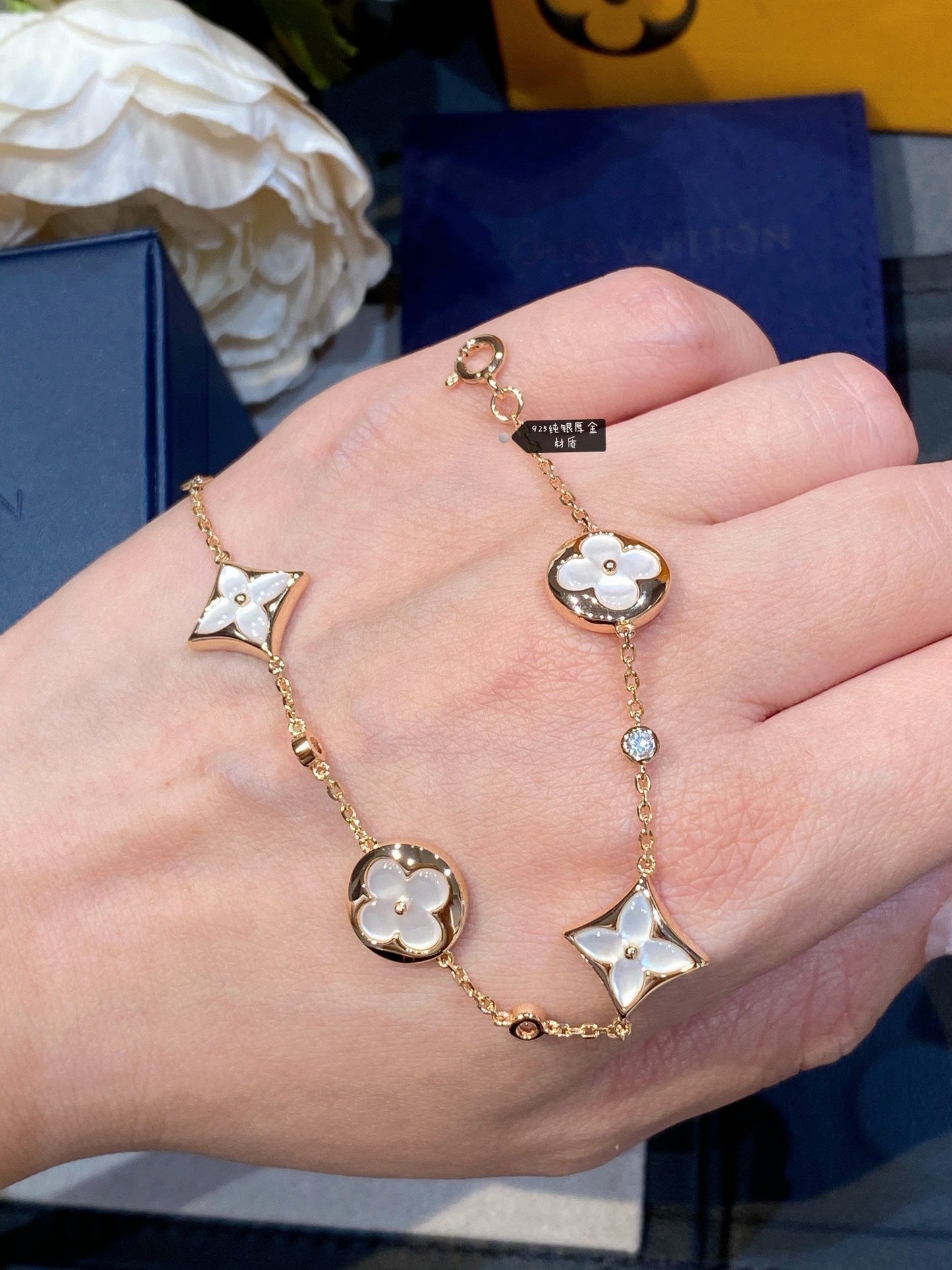 [Zalyn]STAR AND SUN 4 MOTIF WHITE MOP ROSE GOLD BRACELET