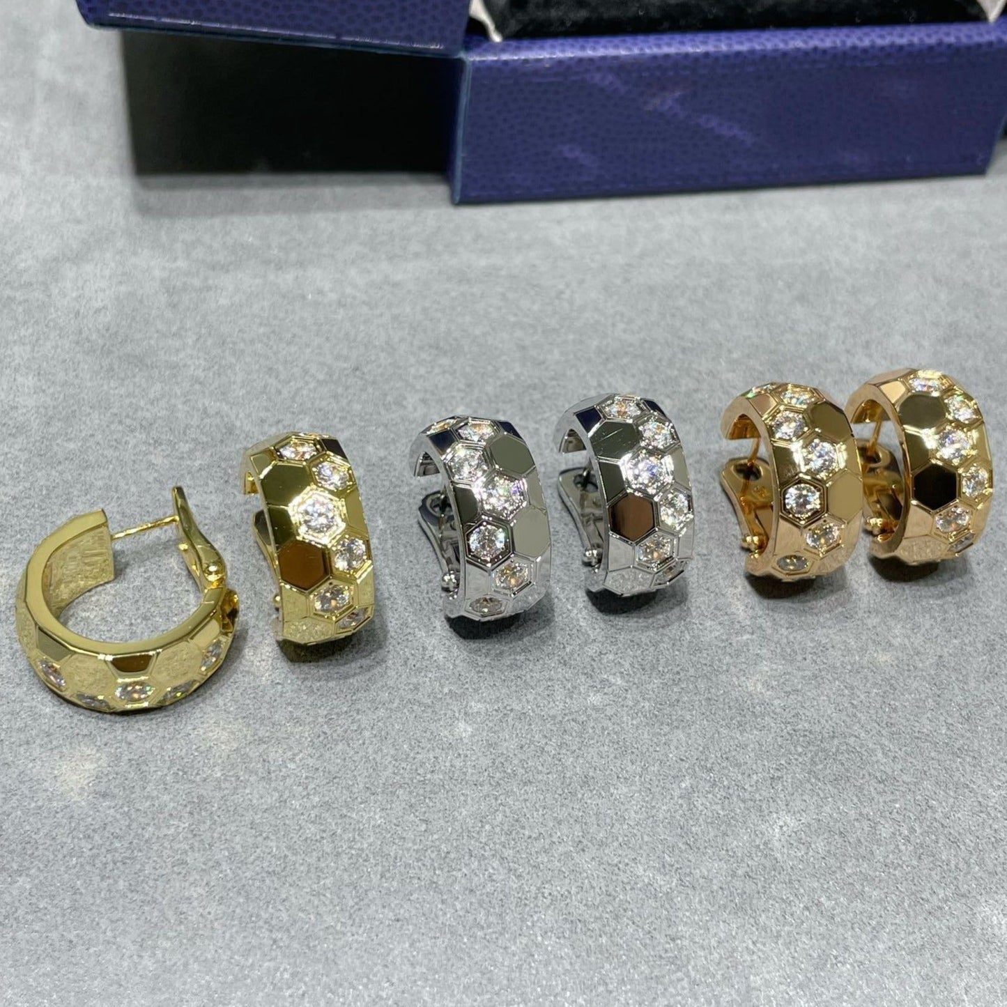[Zalyn]BEE LOVE DIAMOND HOOP EARRINGS