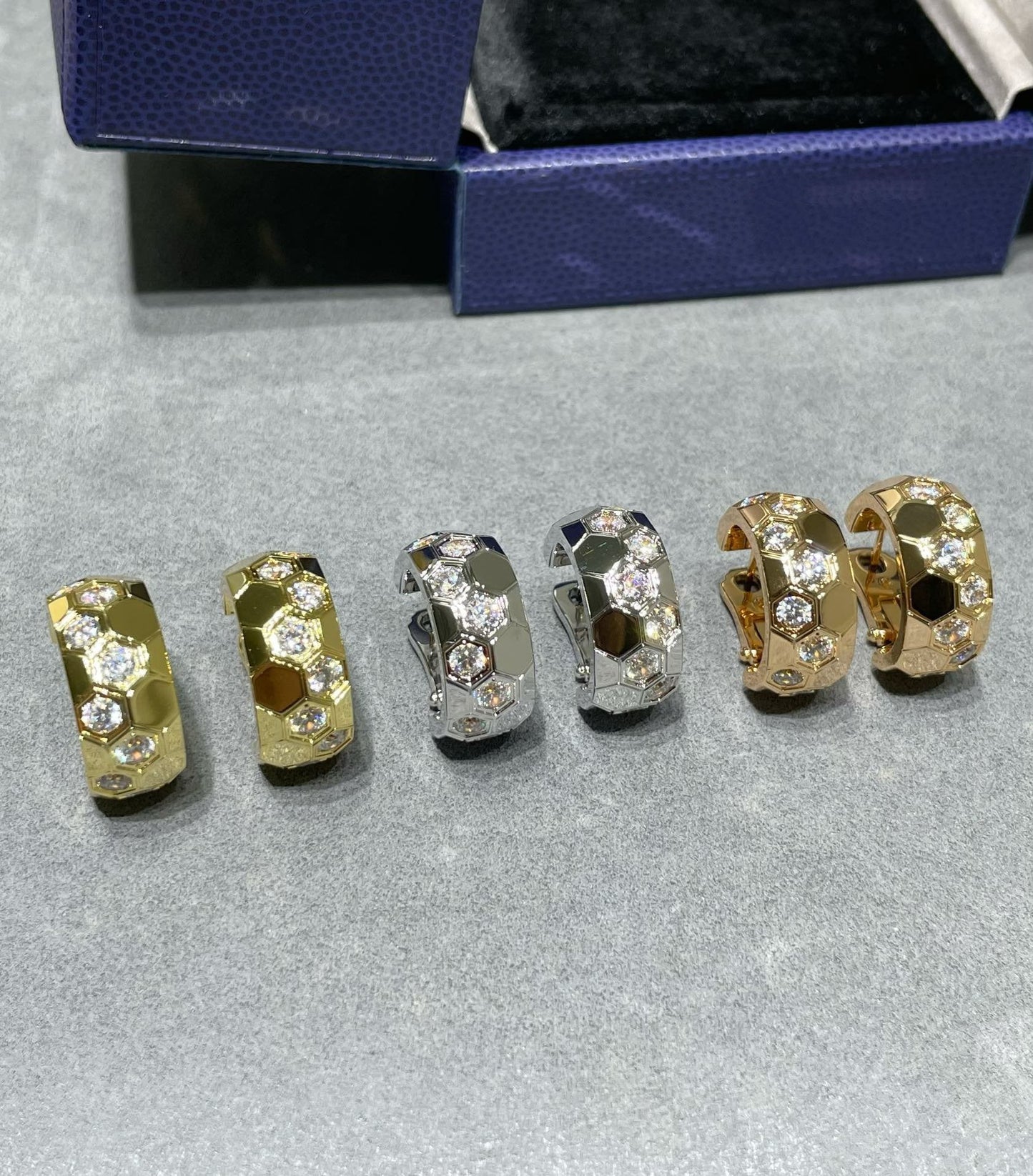 [Zalyn]BEE LOVE DIAMOND HOOP EARRINGS