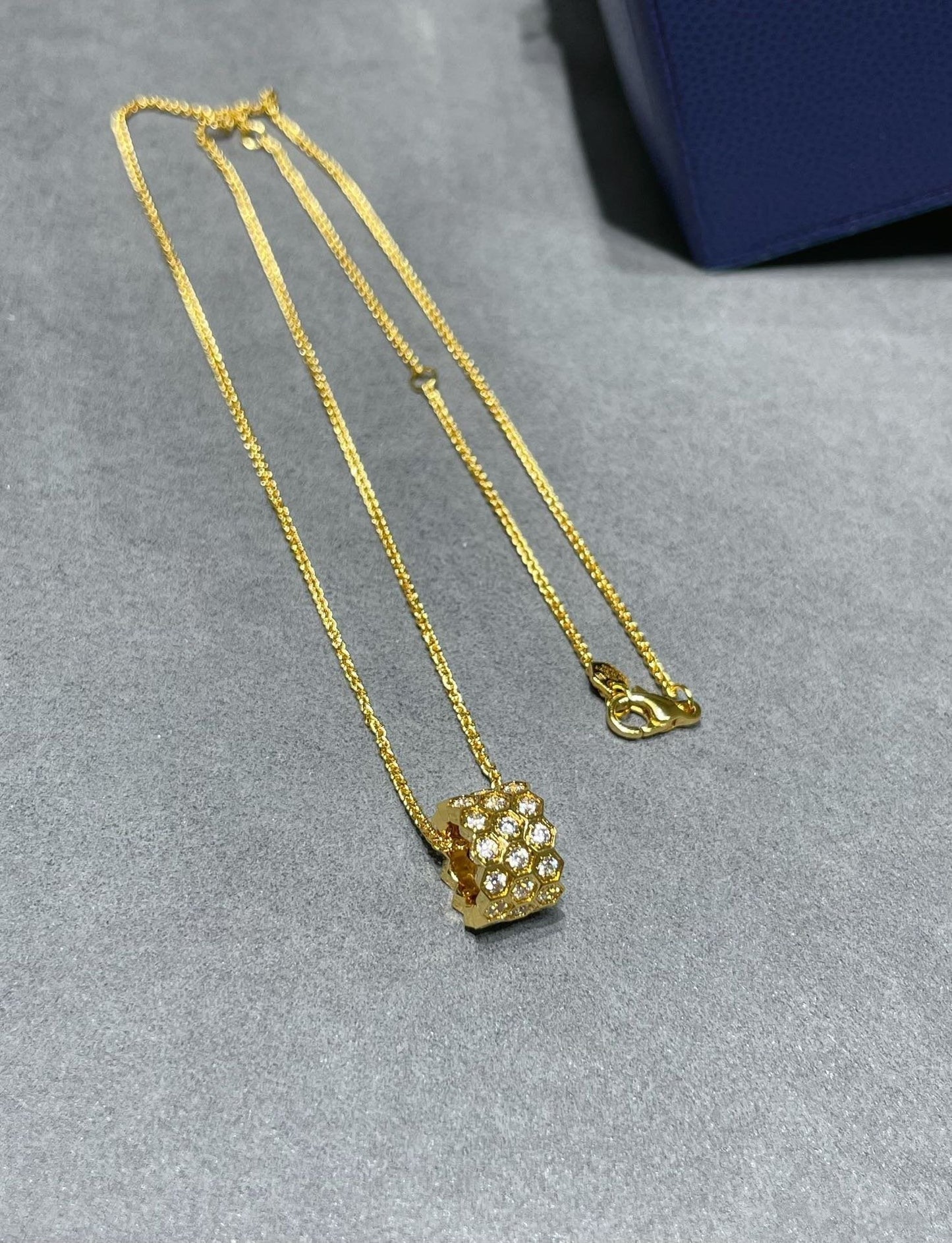 [Zalyn]BEE LOVE DIAMOND PAVED 3 ROW NECKLACE