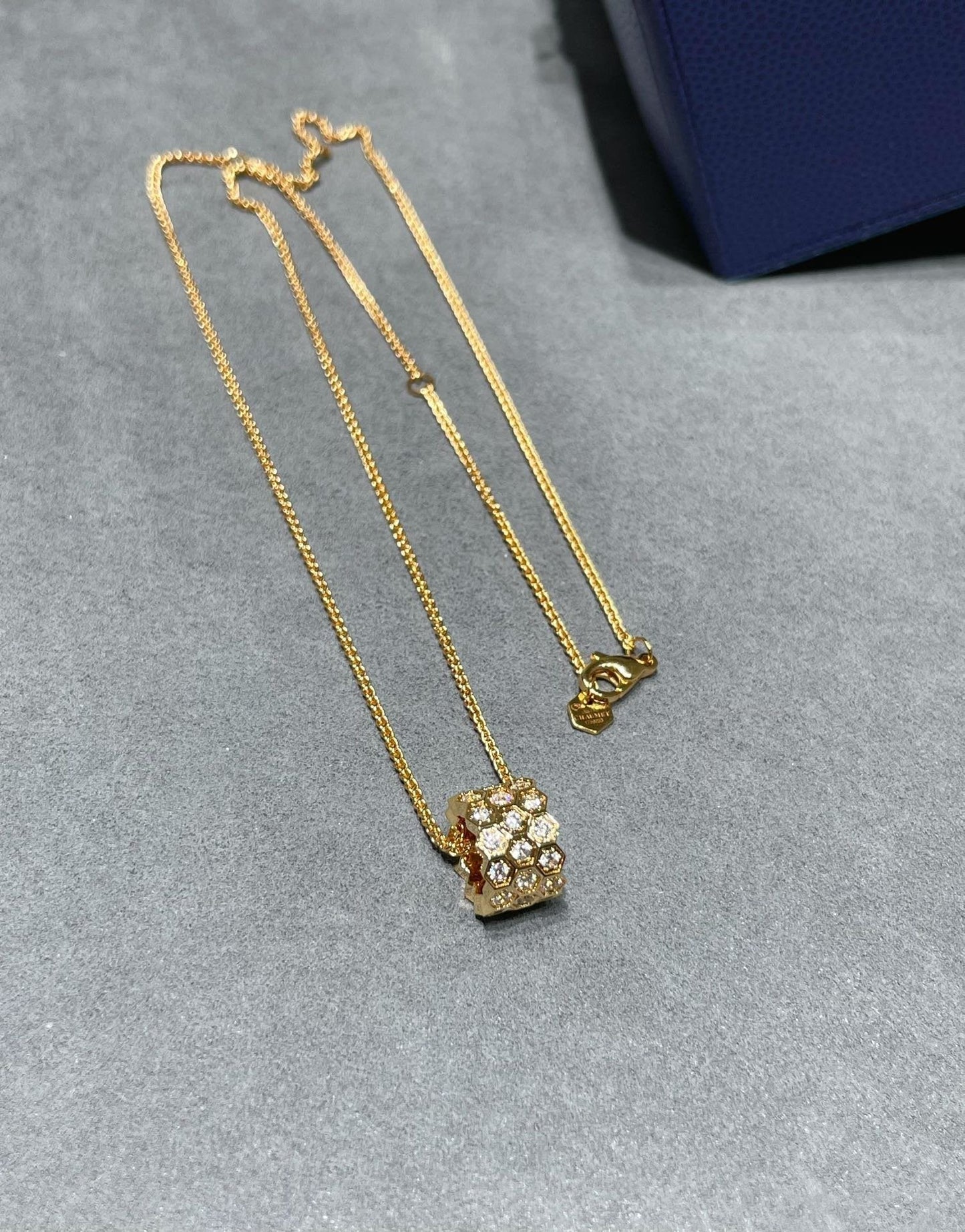 [Zalyn]BEE LOVE DIAMOND PAVED 3 ROW NECKLACE