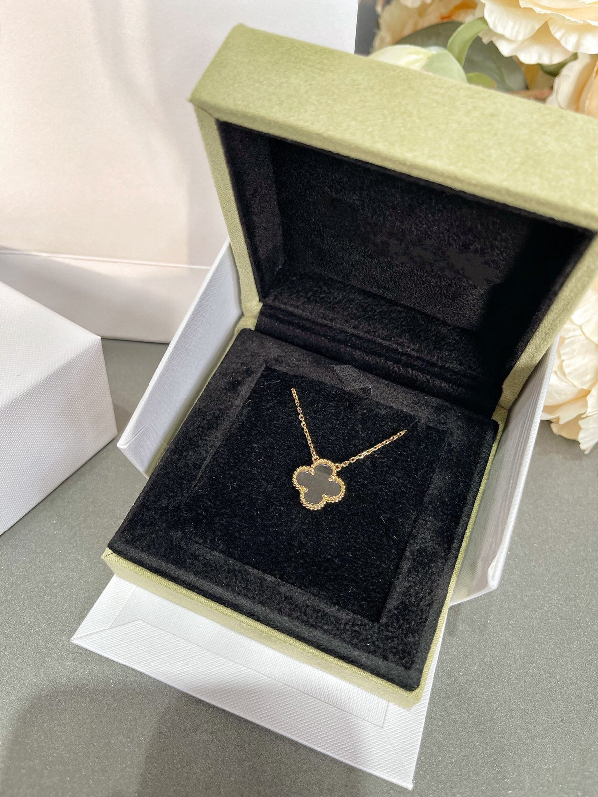 [Zalyn Jewelry ]CLOVER ROCK CRYSTAL ROSE GOLD NECKLACE