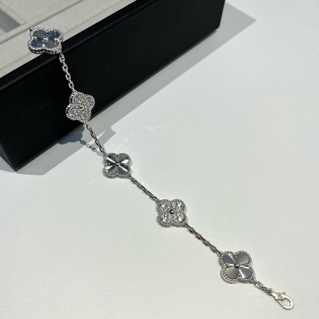[Zalyn Jewelry ] CLOVER 5 MOTIF LASER BRACELET COLLECTION