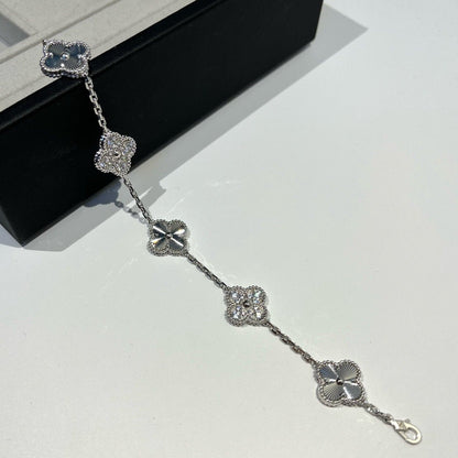 [Zalyn]LUCKY CLOVER 5-MOTIF BRACELET - LASER COLLECTION