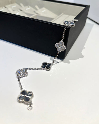 [Zalyn]LUCKY CLOVER 5-MOTIF BRACELET - LASER COLLECTION