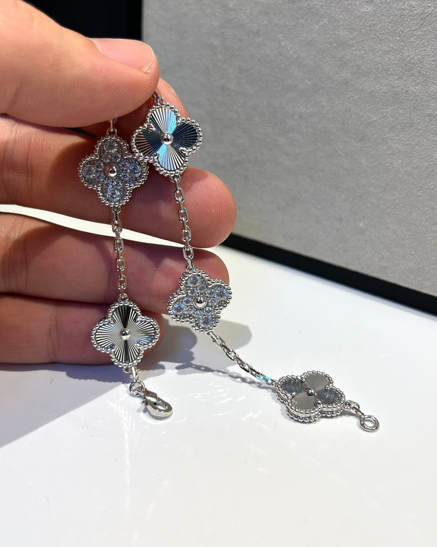 [Zalyn]LUCKY CLOVER 5-MOTIF BRACELET - LASER COLLECTION
