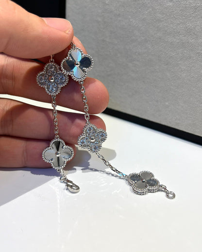[Zalyn]LUCKY CLOVER 5-MOTIF BRACELET - LASER COLLECTION