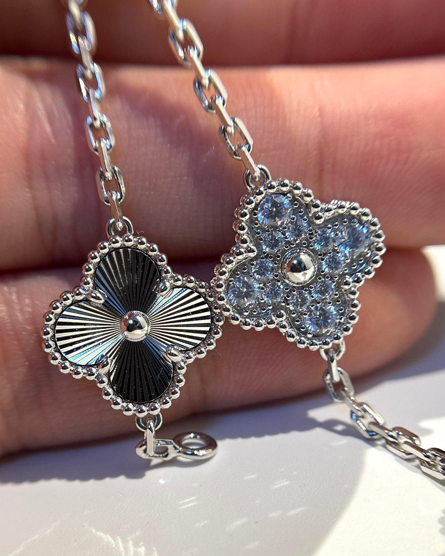 [Zalyn]LUCKY CLOVER 5-MOTIF BRACELET - LASER COLLECTION