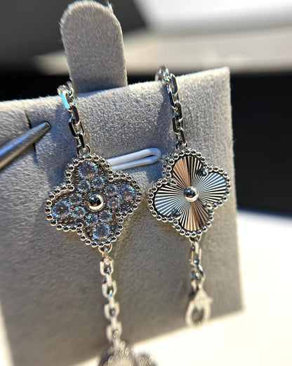 [Zalyn]LUCKY CLOVER 5-MOTIF BRACELET - LASER COLLECTION