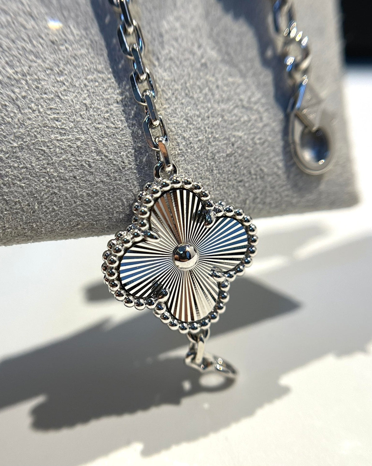 [Zalyn Jewelry ] CLOVER 5 MOTIF LASER BRACELET COLLECTION