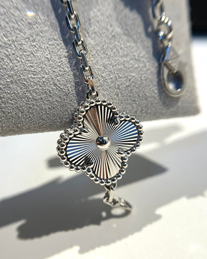 [Zalyn]LUCKY CLOVER 5-MOTIF BRACELET - LASER COLLECTION