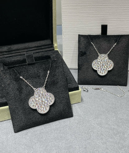 [Zalyn Jewelry ]CLOVER 25MM LARGE PENDANT DIAMOND PAVED SILVER NECKLACE