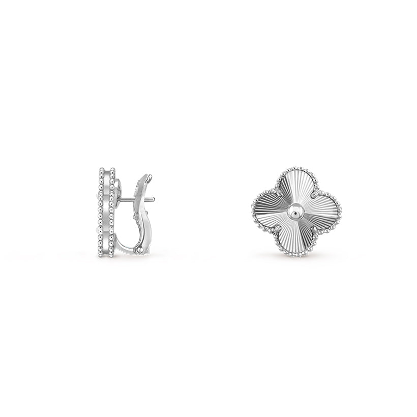 [Zalyn]15MM CLOVER FLOWER STUD EARRINGS WHITE GOLD COLLECTION