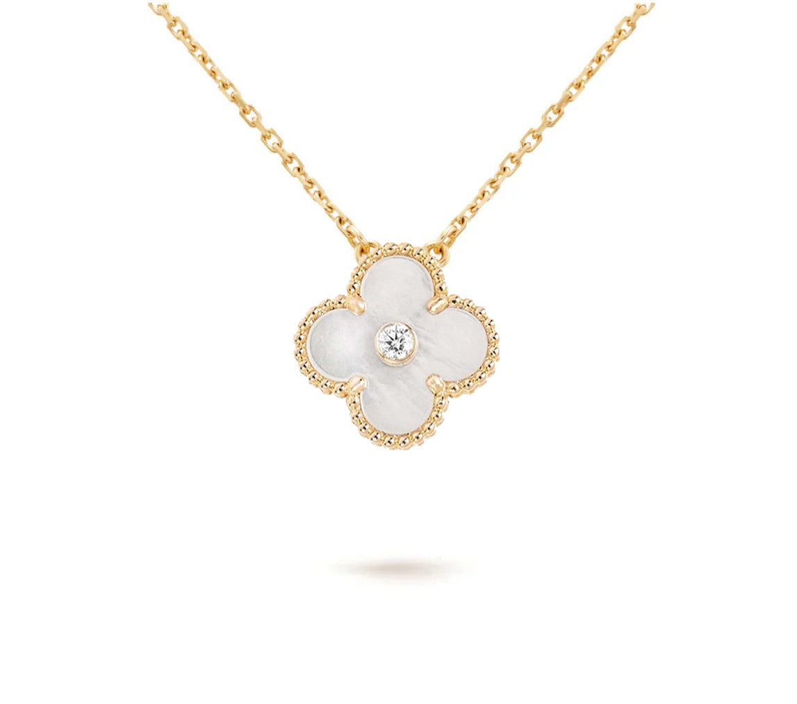 [Zalyn]LIMITED EDITION CHRISTMAS CLOVER FLOWER NECKLACE - 15MM ANNUAL COLLECTIBLE PENDANT