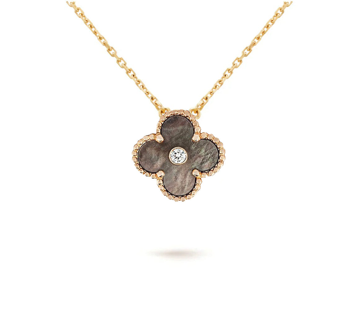[Zalyn]LIMITED EDITION CHRISTMAS CLOVER FLOWER NECKLACE - 15MM ANNUAL COLLECTIBLE PENDANT