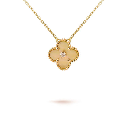 [Zalyn]LIMITED EDITION CHRISTMAS CLOVER FLOWER NECKLACE - 15MM ANNUAL COLLECTIBLE PENDANT