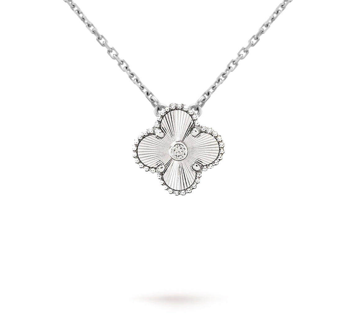 [Zalyn]LIMITED EDITION CHRISTMAS CLOVER FLOWER NECKLACE - 15MM ANNUAL COLLECTIBLE PENDANT
