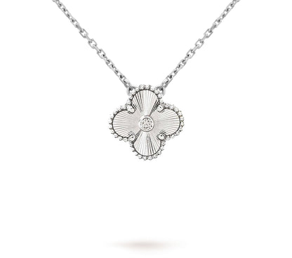 [Zalyn]LIMITED EDITION CHRISTMAS CLOVER FLOWER NECKLACE - 15MM ANNUAL COLLECTIBLE PENDANT