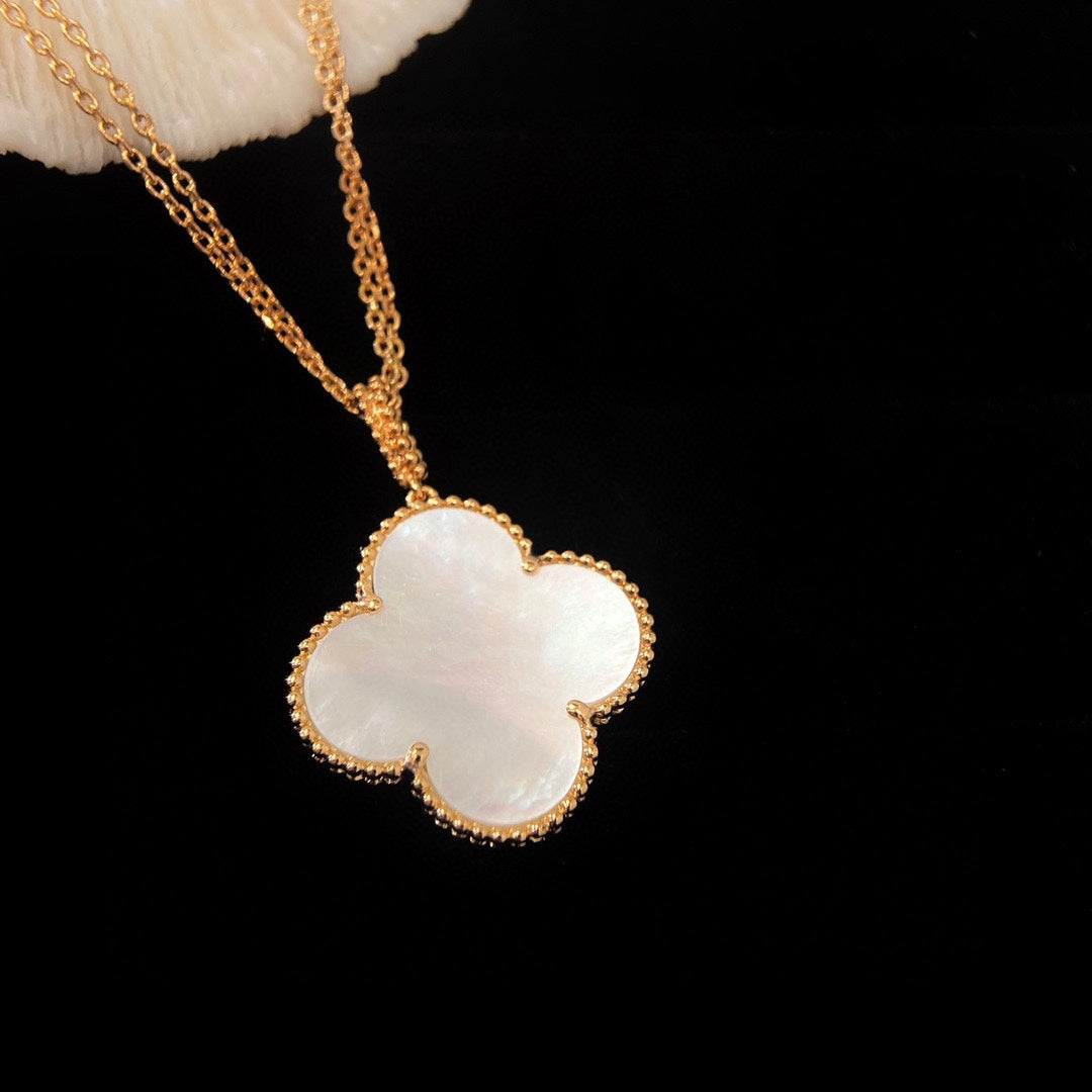 [Zalyn Jewelry ]CLOVER 25MM MOP LARGE PENDANT NECKLACE