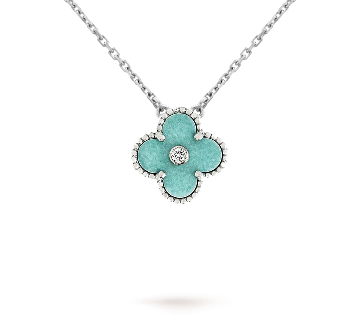 [Zalyn]LIMITED EDITION CHRISTMAS CLOVER FLOWER NECKLACE - 15MM ANNUAL COLLECTIBLE PENDANT