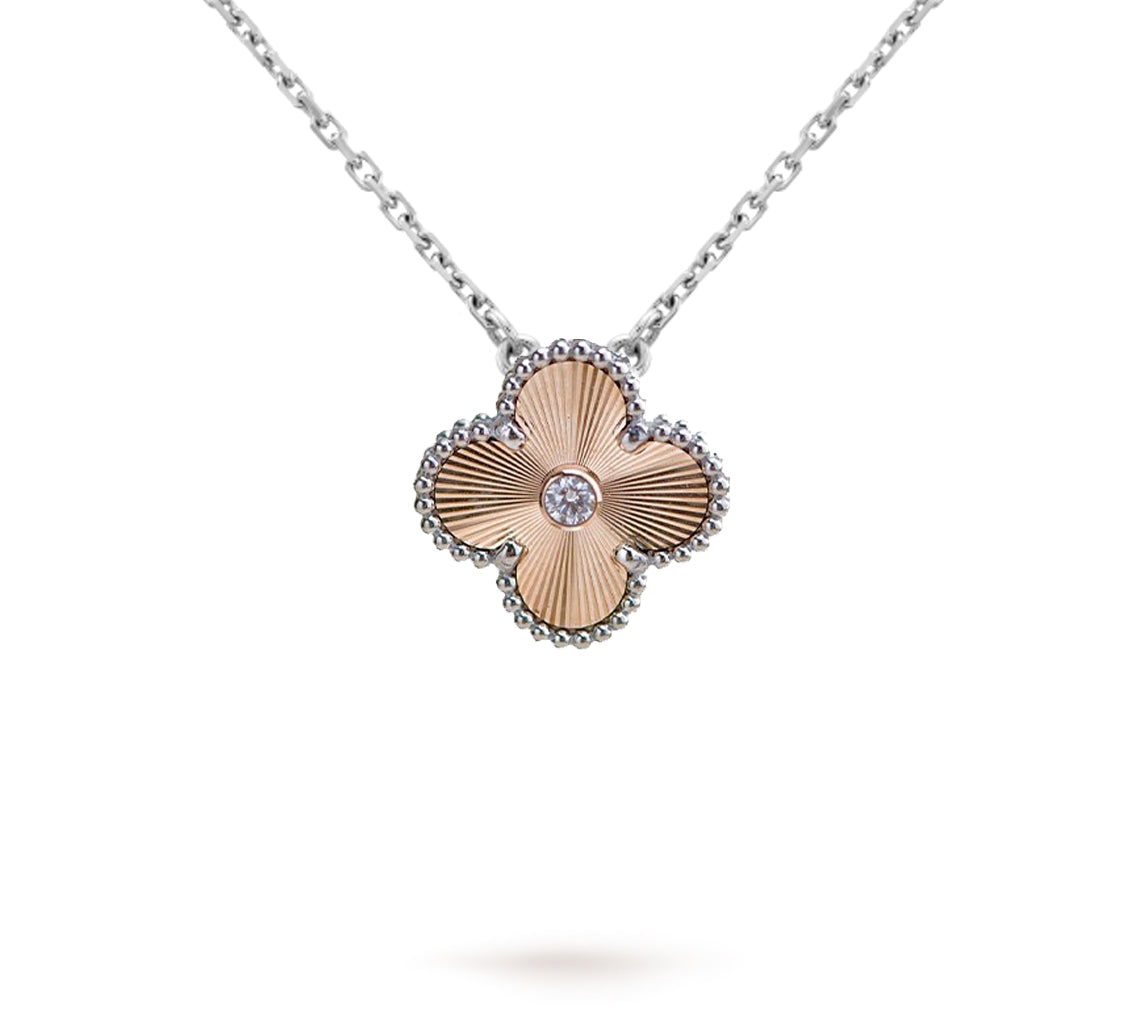 [Zalyn]LIMITED EDITION CHRISTMAS CLOVER FLOWER NECKLACE - 15MM ANNUAL COLLECTIBLE PENDANT
