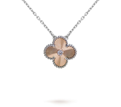 [Zalyn]LIMITED EDITION CHRISTMAS CLOVER FLOWER NECKLACE - 15MM ANNUAL COLLECTIBLE PENDANT