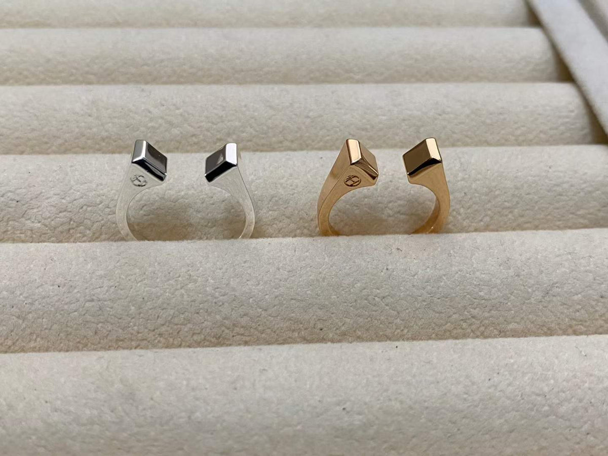 [Zalyn Jewelry]THE CONE RIVET RING IS OPEN AND ONE SIZE FITS ALL