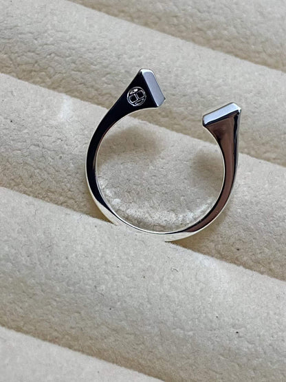 [Zalyn Jewelry]THE CONE RIVET RING IS OPEN AND ONE SIZE FITS ALL