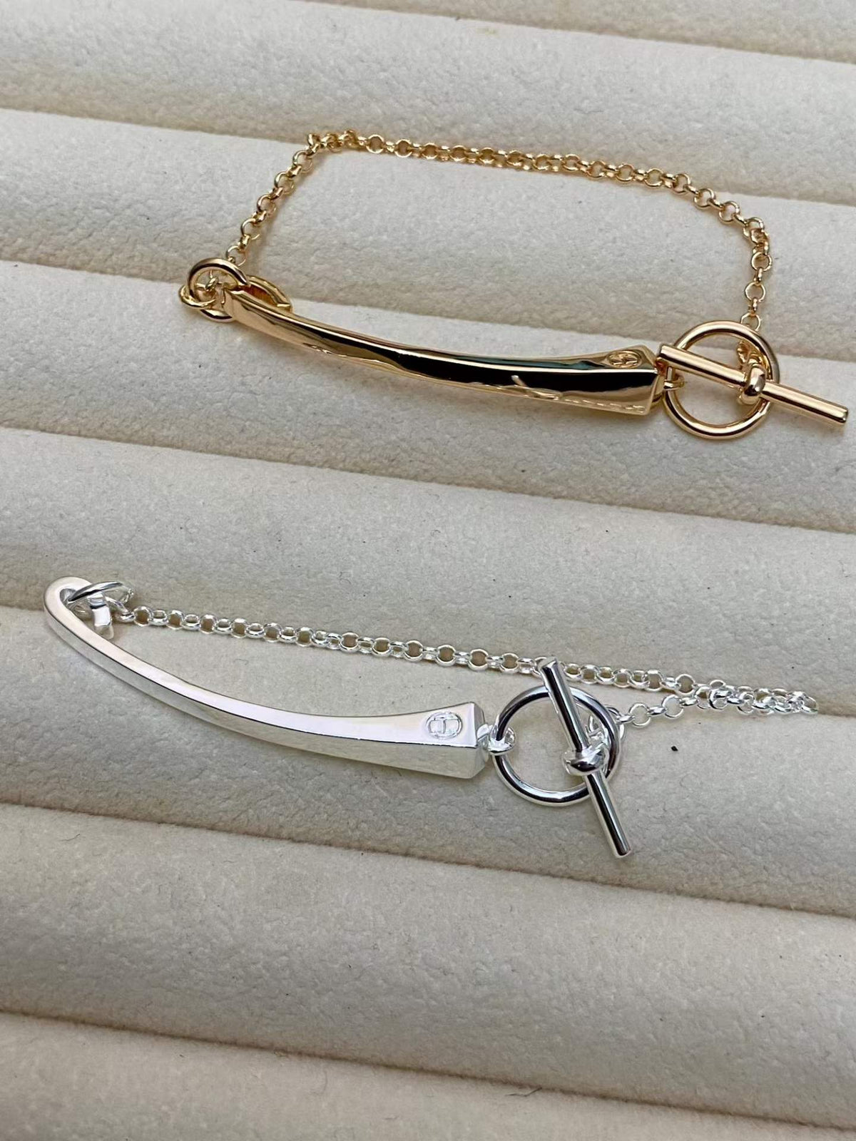 [Zalyn Jewelry]CLOU DE FORGE BRACELET WITH SQUARE CONE STUDS